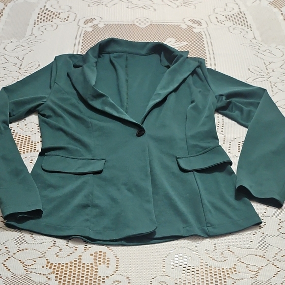 Travel Ready Green Two-Piece Pant Suit - Picture 11 of 16